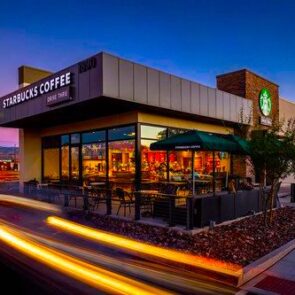 Τα Starbucks εστιάζουν στις γειτονιές στα προάστια των πόλεων