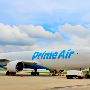 Το Amazon αγοράζει μεταχειρισμένα αεροσκάφη για να ενισχύσει τις υπηρεσίες αερομεταφορών της εταιρείας