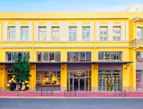 Η IKEA δημιουργεί μικρότερα καταστήματα σε αστικά κέντρα και έρχεται πιο κοντά στους καταναλωτές