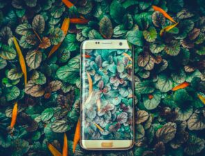 Η Samsung ανασχεδιάζει στρατηγική τιμών και συνεργασιών