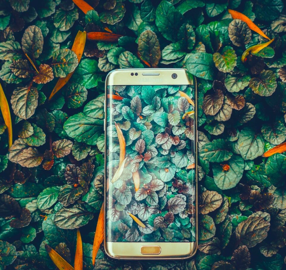 Η Samsung ανασχεδιάζει στρατηγική τιμών και συνεργασιών