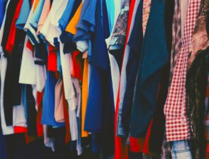 Τα brands καλούνται να φύγουν από τη Μιανμάρ, λόγω καταπάτησης ανθρωπίνων δικαιωμάτων