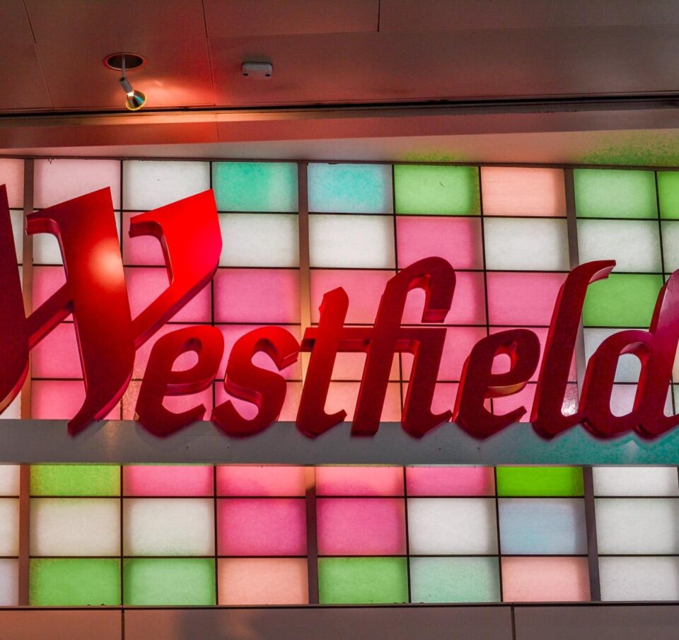 Γιατί ένας όμιλος εμπορικών κέντρων όπως η Westfield εγκαταλείπει τις ΗΠΑ και ποιες οι εξελίξεις στην Ελλάδα;