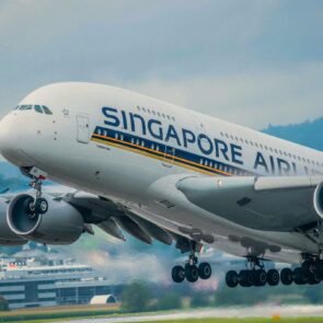 Η Singapore Airlines δοκιμάζει πρώτη το πιστοποιητικό εμβολιασμού