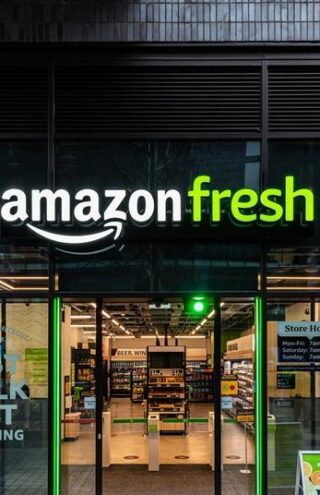 To Amazon αυξάνει τις πωλήσεις του στα φυσικά του καταστήματα