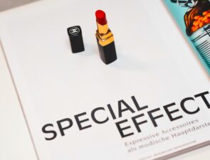 Τι έδειξε ο lipstick index στην πανδημία;