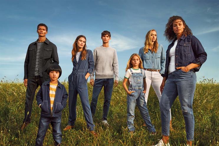 Τα Marks &#038; Spencer και τα λεγόμενα mom jeans προκάλεσαν την αντίδραση των καταναλωτών 