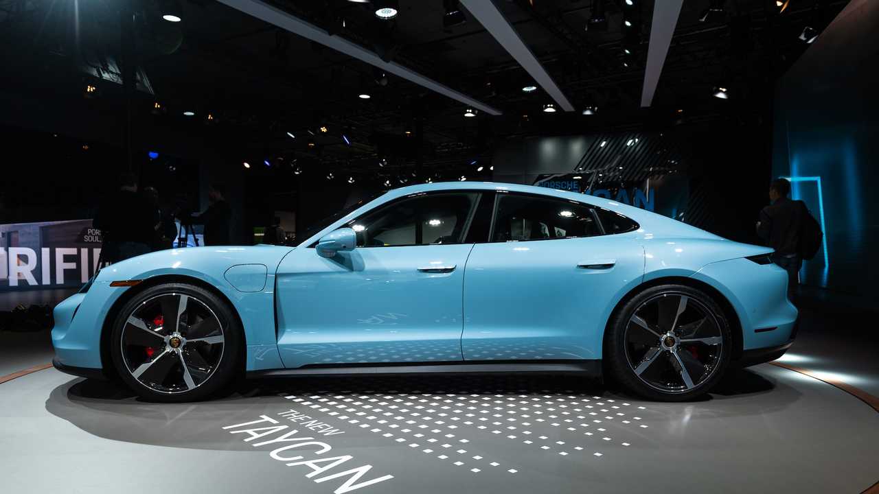 Η Porsche συμπεριέλαβε το ηλεκτρικό όχημα Taycan στο συνδρομητικό της πρόγραμμα