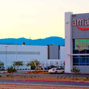 Το Amazon έχει μετατρέψει έως και 25 εμπορικά κέντρα σε κέντρα διανομής