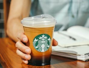 Η Starbucks  δεσμεύεται για ένα βιώσιμο μέλλον για τον Άνθρωπο, τον Καφέ και τον Πλανήτη