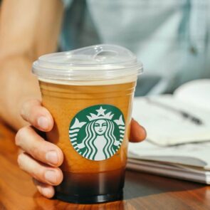 Η Starbucks  δεσμεύεται για ένα βιώσιμο μέλλον για τον Άνθρωπο, τον Καφέ και τον Πλανήτη