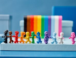 H LEGO και η νέα σειρά ΛΟΑΤKI+