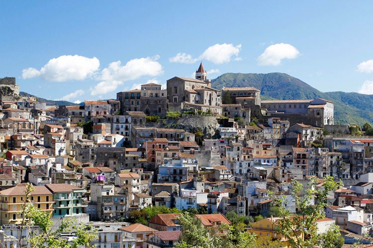 Στη Σικελία πουλάνε παλιά σπίτια σε τιμή ενός ευρώ