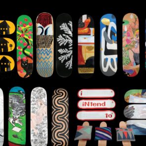 17 Έλληνες εικαστικοί σχεδιάζουν skateboard για καλό σκοπό