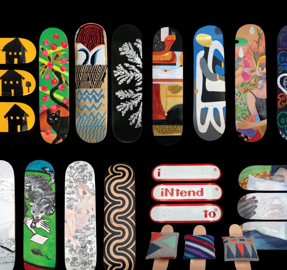 17 Έλληνες εικαστικοί σχεδιάζουν skateboard για καλό σκοπό