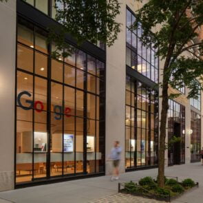 Το πρώτο κατάστημα της Google είναι anti-Apple 