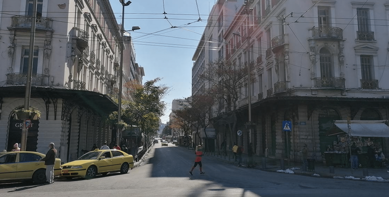 Οδός Αθηνάς, ένας από τους πιο εμπορικούς και ζωντανούς δρόμους