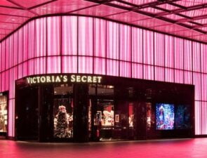 H Victoria’s Secret απολύει το 5% των στελεχών της και αναδιαμορφώνεται
