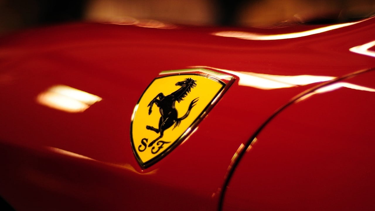 Η Ferrari μετατρέπεται από επιχείρηση παραχώρησης δικαιωμάτων χρήσης σε μάρκα lifestyle 