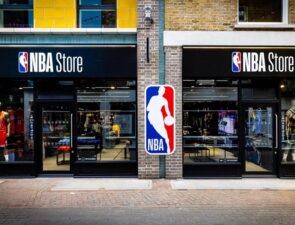Το πρώτο επίσημο κατάστημα NBA στην Αγγλία
