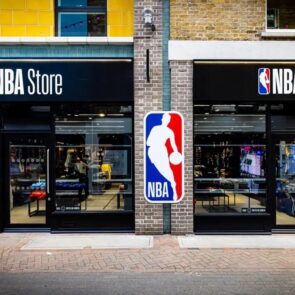 Το πρώτο επίσημο κατάστημα NBA στην Αγγλία