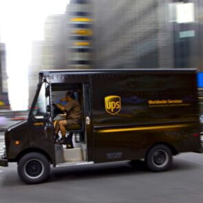 Η UPS εξαγοράζει της Roadie για αυθημερόν διανομές