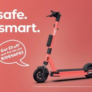 Voi | Οι μετακινήσεις με E-Scooter μπορούν να αυξήσουν τη χρήση των ΜΜΜ 
