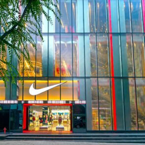 Η Nike επενδύει στα φυσικά καταστήματα με το Nike Rise 