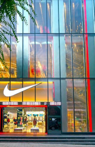 Η Nike επενδύει στα φυσικά καταστήματα με το Nike Rise 