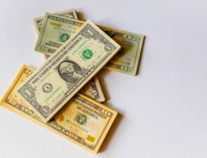 Οι εκατομμυριούχοι γονείς ανησυχούν ότι θα αφήσουν υπερβολικά πολλά χρήματα στα παιδιά τους