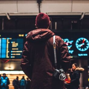 Η JD.com μπαίνει στο travel retail με μετοχικό μερίδιο στην εταιρεία αφορολόγητων ειδών Lagardère 