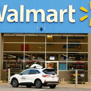 Το Walmart συνεργάζεται με τη Ford λανσάροντας μία υπηρεσία αυτόνομης παράδοσης 
