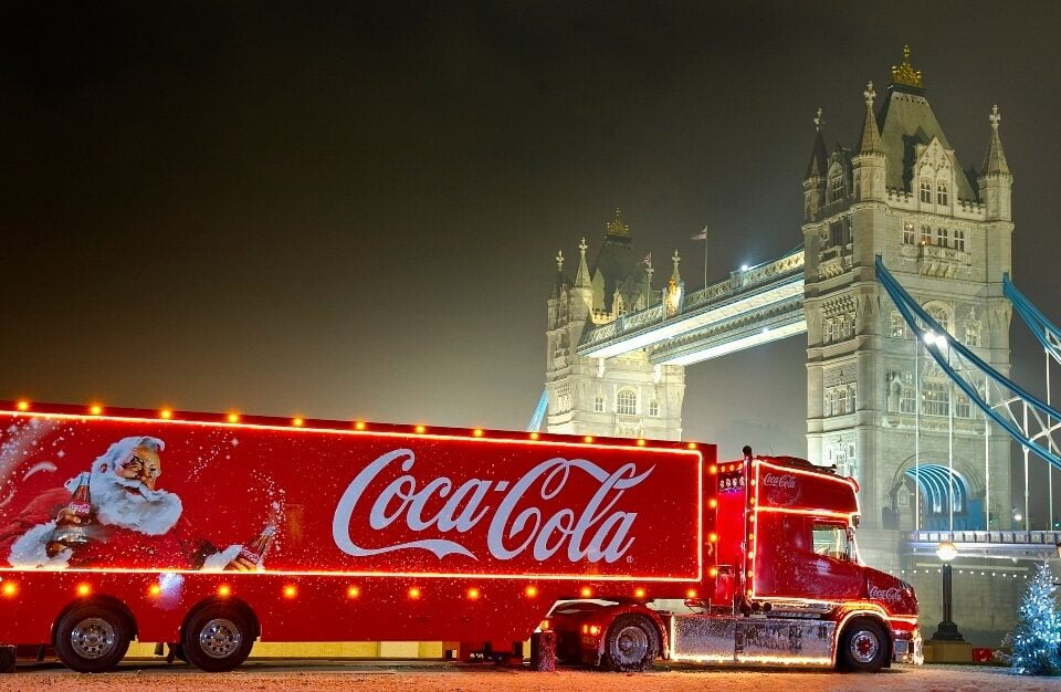 To χριστουγεννιάτικο φορτηγό της Coca-Cola ταξιδεύει ξανά μετά την παύση της πανδημίας