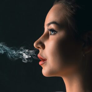 Μπορεί η JTI να φτάσει την Παπαστράτος στις θερμαινόμενες ράβδους καπνού;