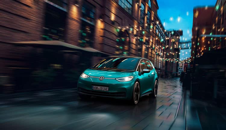 Η Volkswagen θέλει να ξεπεράσει την Tesla