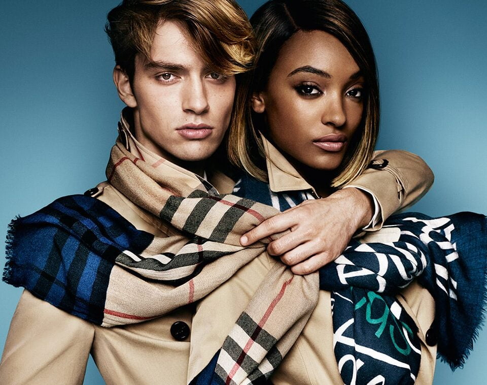 Ο οίκος Burberry μπαίνει στο resale και την ενοικίαση ρούχων