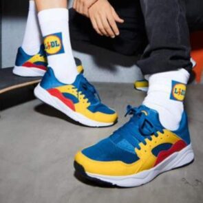 Sneakers με το logo του Lidl και πουλόβερ McDonalds: ένα αναπάντεχο fashion trend