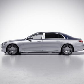 Η Mercedes-Benz πρώτη στις πωλήσεις επιβατικών της premium κατηγορίας