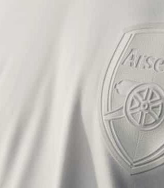 Η Adidas βγάζει το κόκκινο από τις εμφανίσεις της  Άρσεναλ