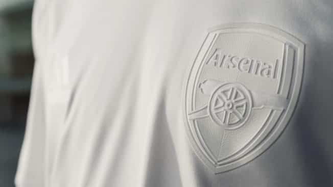 Η Adidas βγάζει το κόκκινο από τις εμφανίσεις της  Άρσεναλ