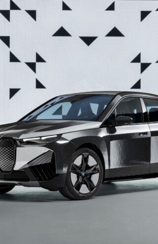 Το νέο iX Flow της BMW αλλάζει χρώμα ανάλογα με τη συνθήκη