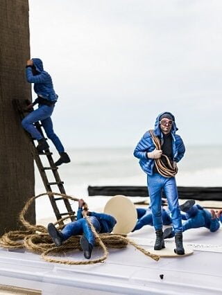 Το brand πολυτελών πανωφοριών Moncler σταματά τη χρήση γούνας