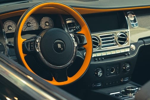 H Rolls Royce σπάει ρεκόρ πωλήσεων – και οι αγοραστές της είναι κυρίως νέοι