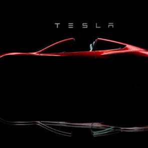 Πώς η Tesla αποφασίζει να αντιμετωπίσει την έλλειψη ημιαγωγών