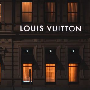 Η Louis Vuitton φέρνει την πολυτέλεια στον ψηφιακό κόσμο με νέες συλλεκτικές δημιουργίες