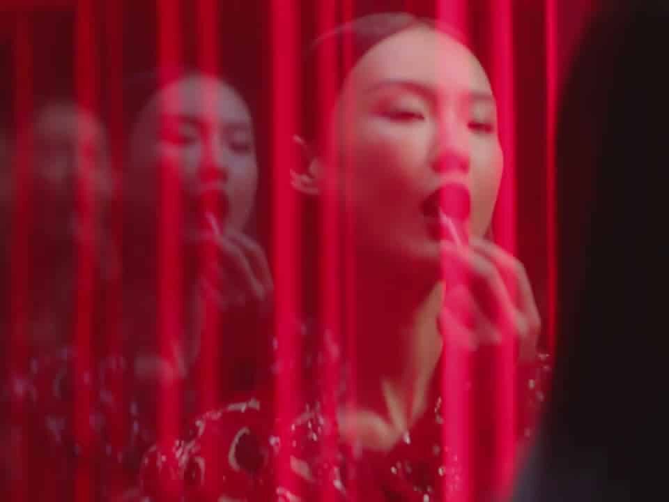 Chanel, Armani, Valentino και άλλα beauty brands στρέφονται στις επαναγεμιζόμενες συσκευασίες καλλυντικών