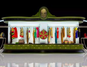 Τάση | Γιατί τα διεθνή luxury brands στρέφονται στις τοπικές αγορές