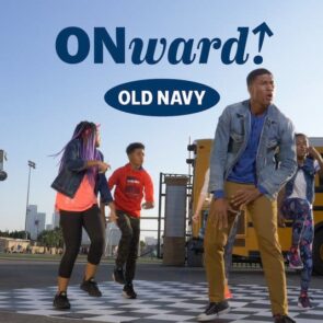 Η Old Navy βάζει τους χρήστες του TikTok να γράψουν τις διαφημίσεις της