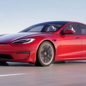 Πάνω από τις εκτιμήσεις οι παραδόσεις της Tesla, αλλά ακόμη χαμηλότερα από το 2025