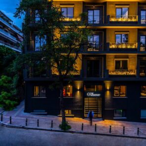 Οι λόγοι που έκαναν Φέσσα, Καμπουρίδη, Ευμορφίδη και Grivalia να επενδύσουν στα ξενοδοχεία